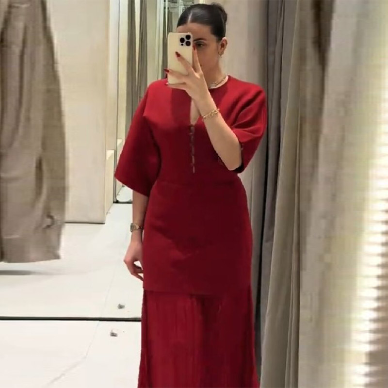 Formal Wear Gowns For Women - Vestido Maxi Plissado Elegante em Burgundy